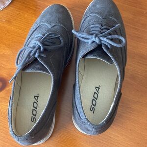 Soda EUC Grey manmade suede Wingtip size 7 1/2 Loafer ready to wear!
